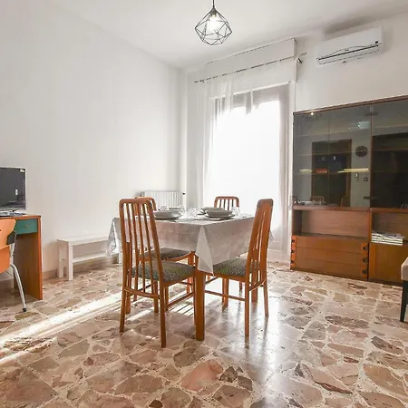 1 Bedroom Lovely In Lejlighed Chiaramonte Gulfi