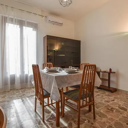 Apartament 1 Bedroom Lovely In *