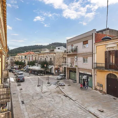 1 Bedroom Lovely In Chiaramonte Gulfi