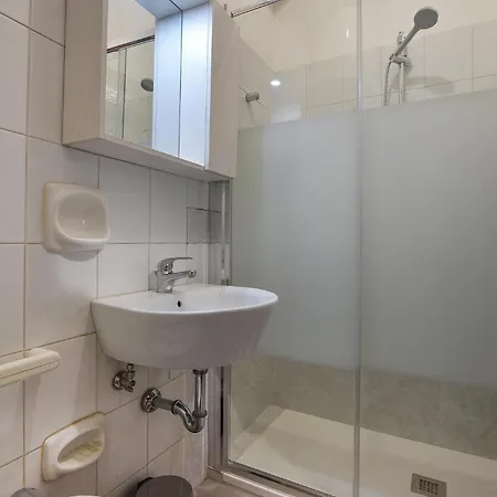 1 Bedroom Gorgeous In Apartment