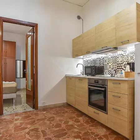 1 Bedroom Lovely In Apartament *